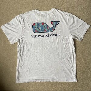 Vineyard Vines White Floral Whale Graphic T-Shirt, Men’s size XL